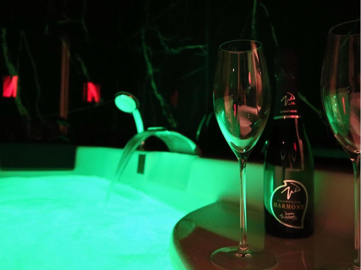 Sejour Detente A Saint-Omer - Jacuzzi Prive, Terrasse, Centre-Ville Et Parking Gratuit Экстерьер фото